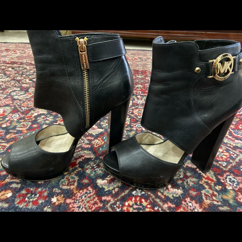 Michael Kors heel